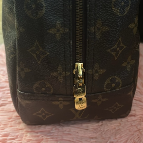 LV Deauville Handbag - Picture 5 of 15